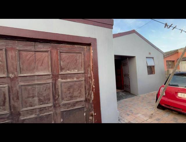 2 BEDROOM HOUSE FOR SALE IN KHAYA